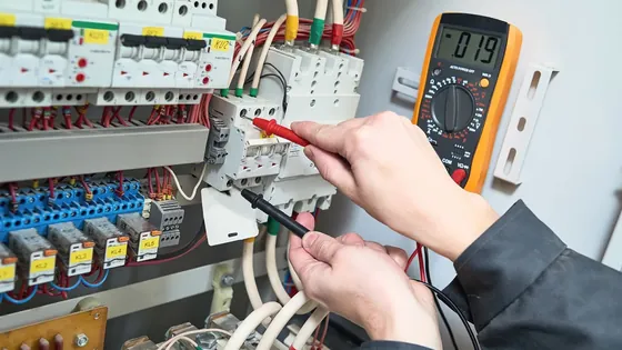 Sigorta Neden Atar? Elektrikçi Gelene Kadar Yapmanız Gereken 5 Şey